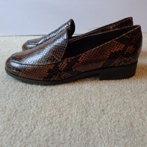 Easy Spirit Evolve Women's Snake Print Flats Slip On Leather Shoes Size 6‎ EUC